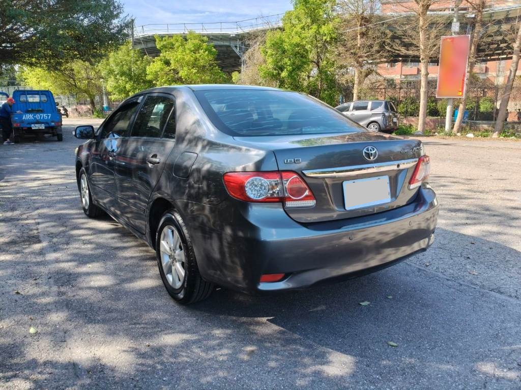 2013年式 ALTIS  1.8E 7速 手自排 恆溫 定速  一手車 跑16萬多 原鈑件 無待修 保證無泡水 無重大事故 【意 洽 :0958-681555 Line 同電話，呂先生，歡迎聯絡  第13張相片