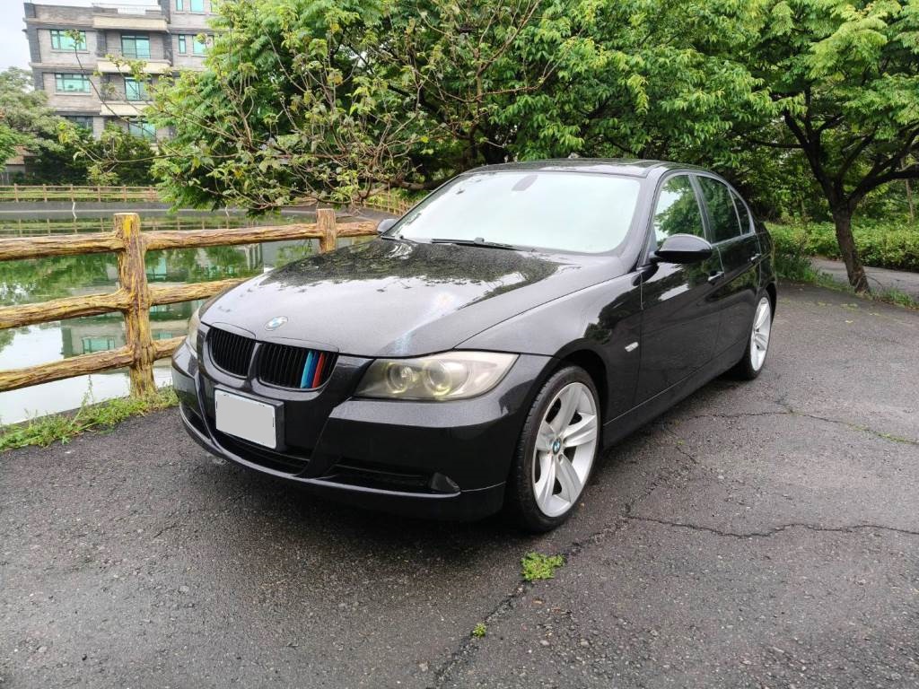 320i E90型 4門 2.0 手自排 恆溫 天窗 雙電動椅 導航 一手車 跑15萬多 保證無泡水 無重大事故【意 洽 : 0958-681555 Line 同電話，呂先生，歡迎聯絡】  第1張相片