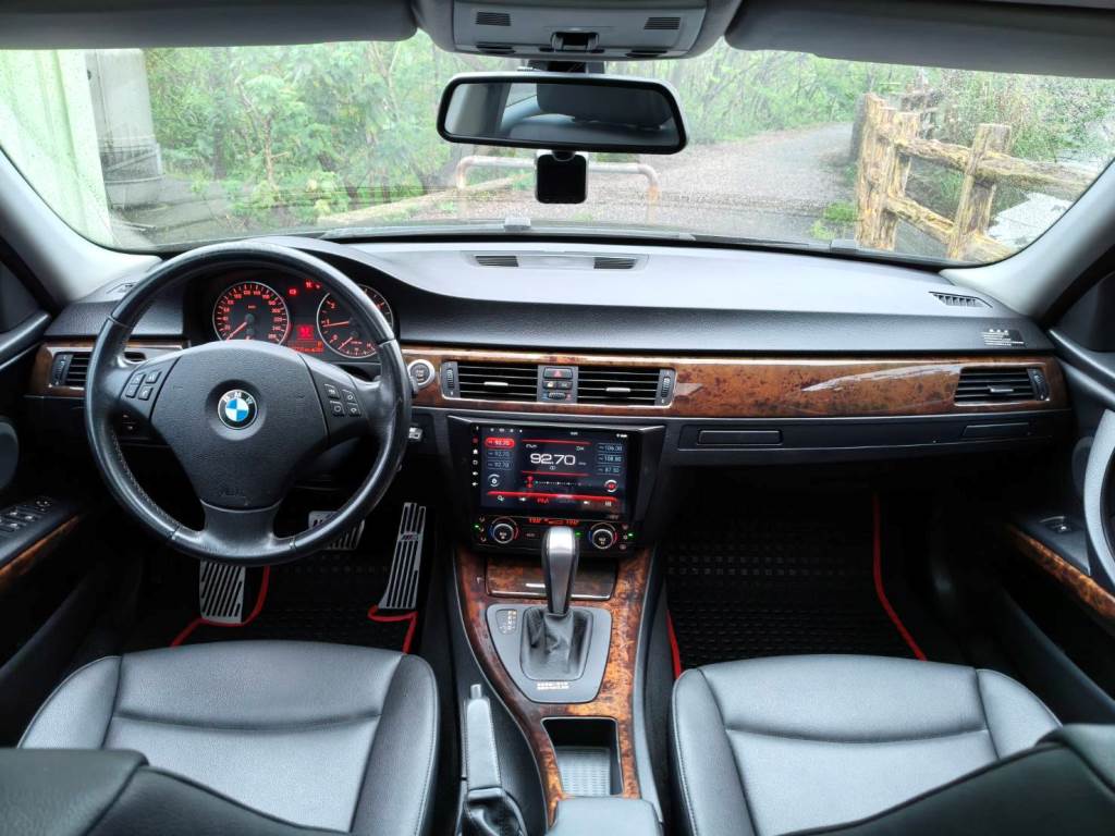 320i E90型 4門 2.0 手自排 恆溫 天窗 雙電動椅 導航 一手車 跑15萬多 保證無泡水 無重大事故【意 洽 : 0958-681555 Line 同電話，呂先生，歡迎聯絡】  第6張相片