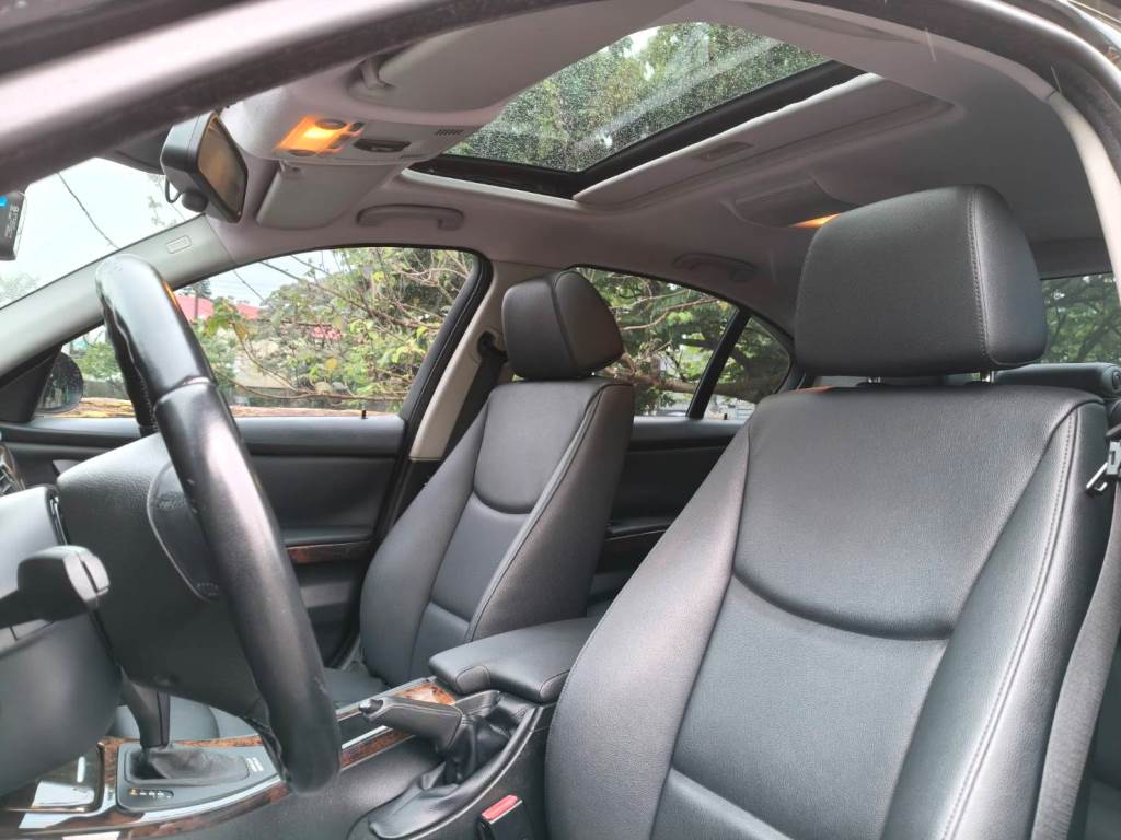 320i E90型 4門 2.0 手自排 恆溫 天窗 雙電動椅 導航 一手車 跑15萬多 保證無泡水 無重大事故【意 洽 : 0958-681555 Line 同電話，呂先生，歡迎聯絡】  第7張相片