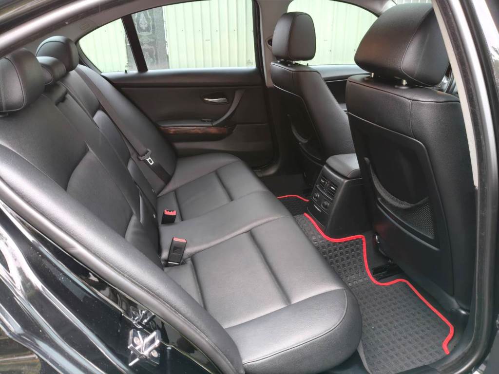 320i E90型 4門 2.0 手自排 恆溫 天窗 雙電動椅 導航 一手車 跑15萬多 保證無泡水 無重大事故【意 洽 : 0958-681555 Line 同電話，呂先生，歡迎聯絡】  第10張相片