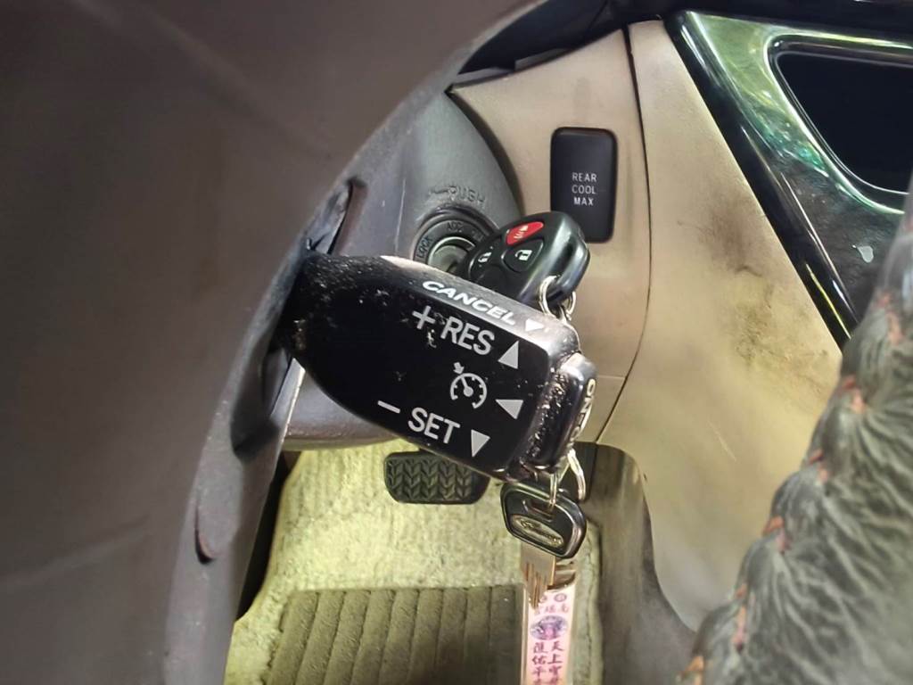 2.0E 手自排 恆溫 定速 電動椅 一手車 跑13萬 無待修 保證無泡水 無重大事故 車況優 【意 洽 :0958-681555 Line 同電話，呂先生，歡迎聯絡賞車，謝謝!】  第9張相片