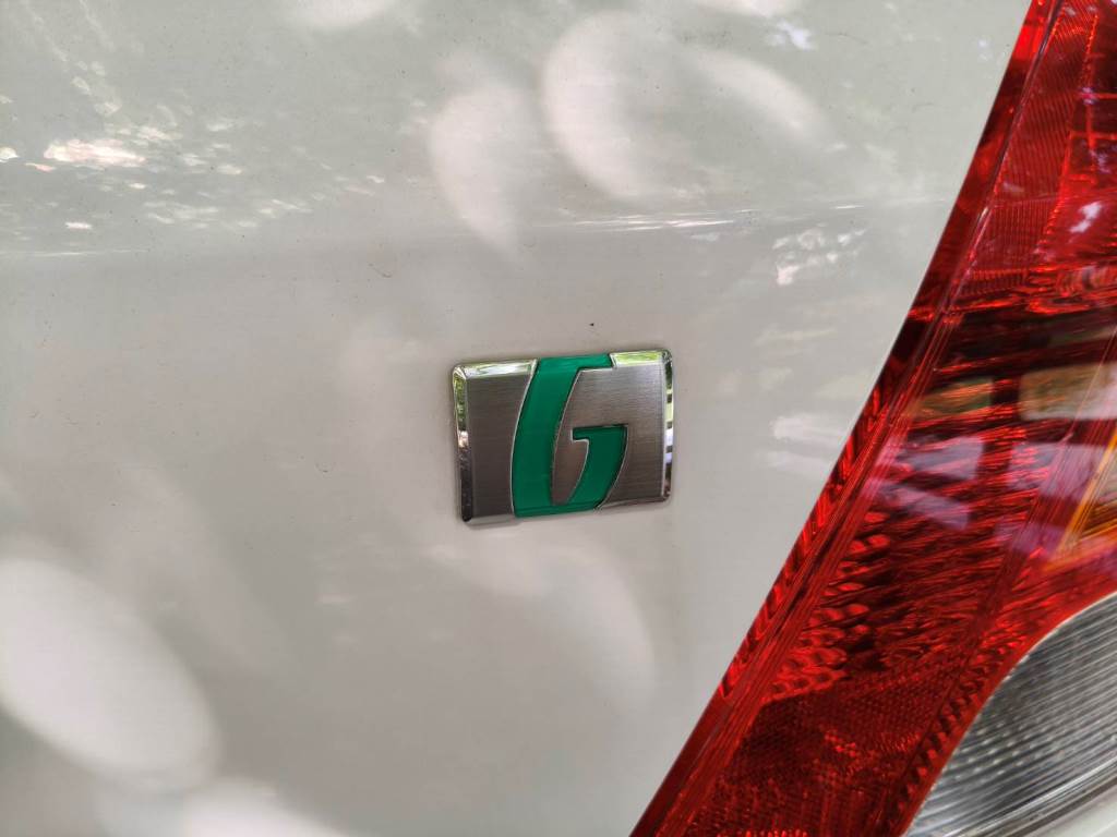  1.5 G版 自排 恆溫 I-KEY 導航 安卓主機 跑24萬  保證無泡水 無重大事故 無待修 車況優【意 洽 :0958-681555 Line 同電話，呂先生，歡迎聯絡賞車，謝謝!】  第5張相片
