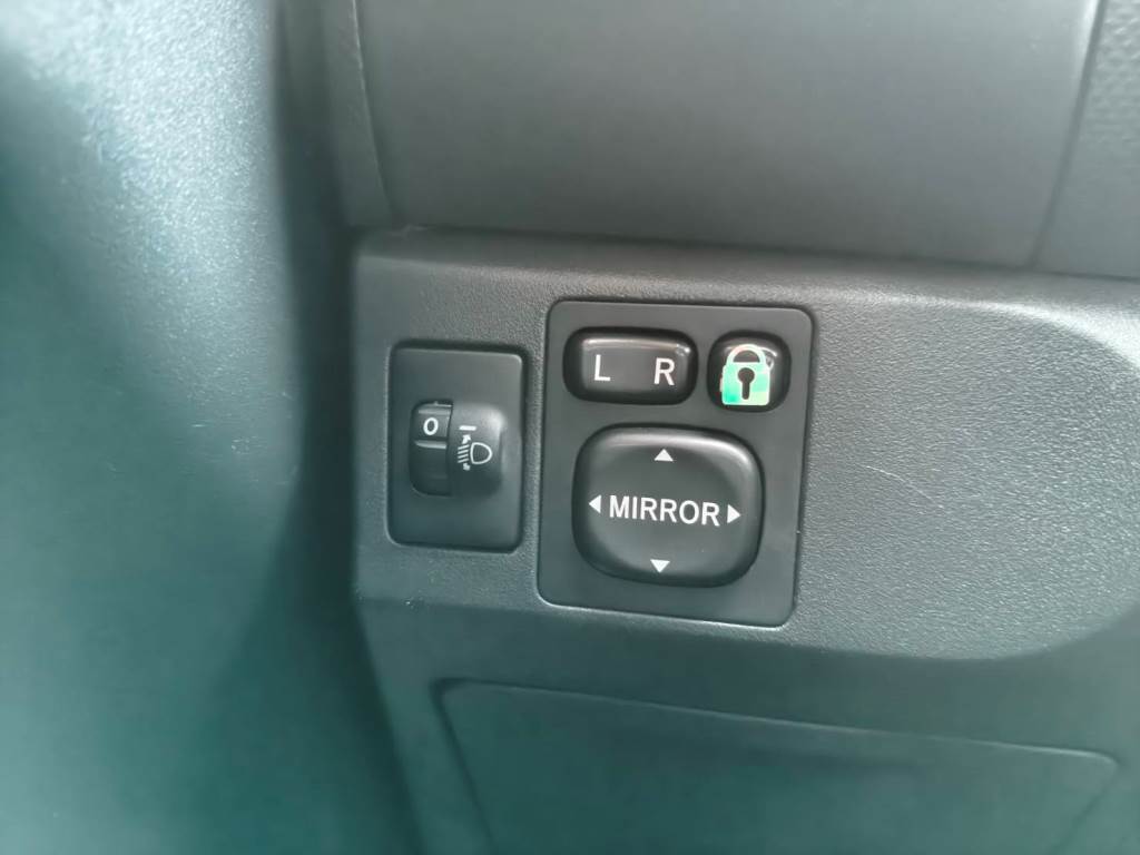  1.5 G版 自排 恆溫 I-KEY 導航 安卓主機 跑24萬  保證無泡水 無重大事故 無待修 車況優【意 洽 :0958-681555 Line 同電話，呂先生，歡迎聯絡賞車，謝謝!】  第10張相片