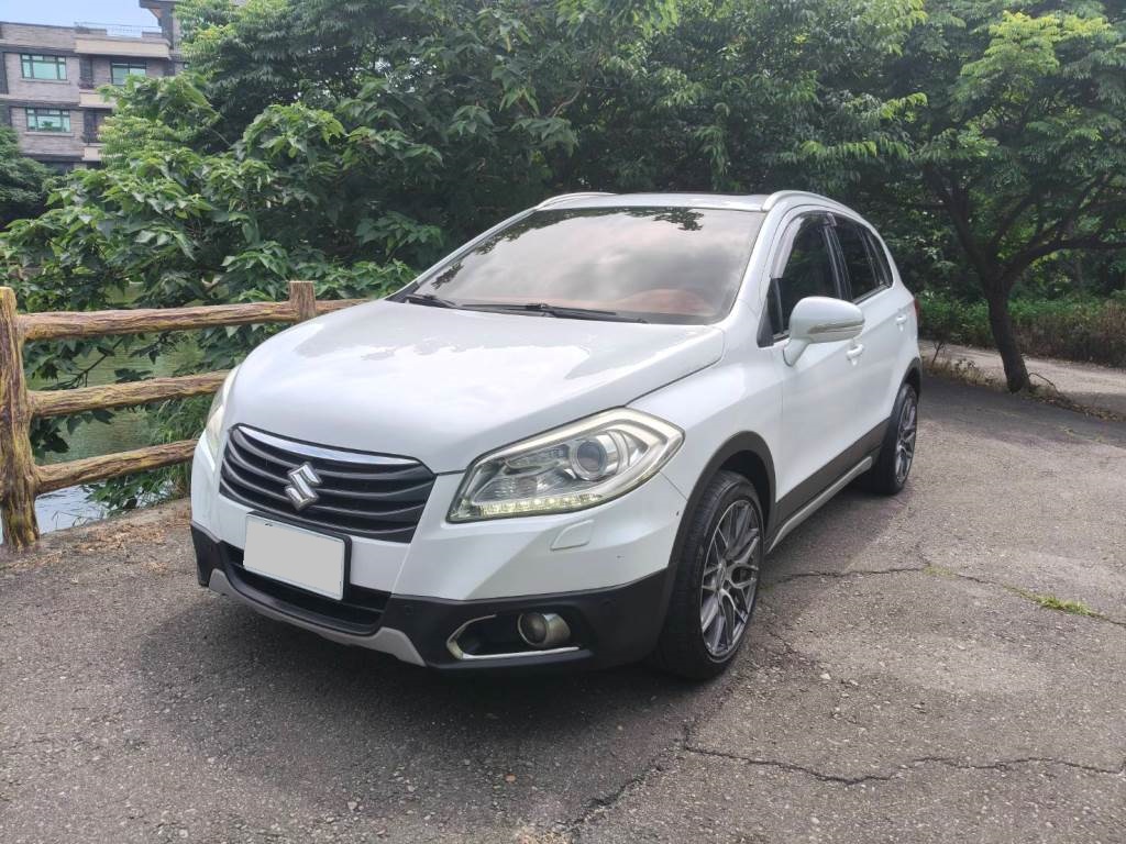 SX4 Crossover 5門掀背 1.6 GLX 手自排快撥 全景天窗 恆溫 定速 I-KEY 導航 7顆氣囊 一手車 跑14萬多 無待修 保證無泡水 無重大事故【意 洽 :0958-681555 Line 同電話，呂先生，歡迎聯絡賞車  第1張相片