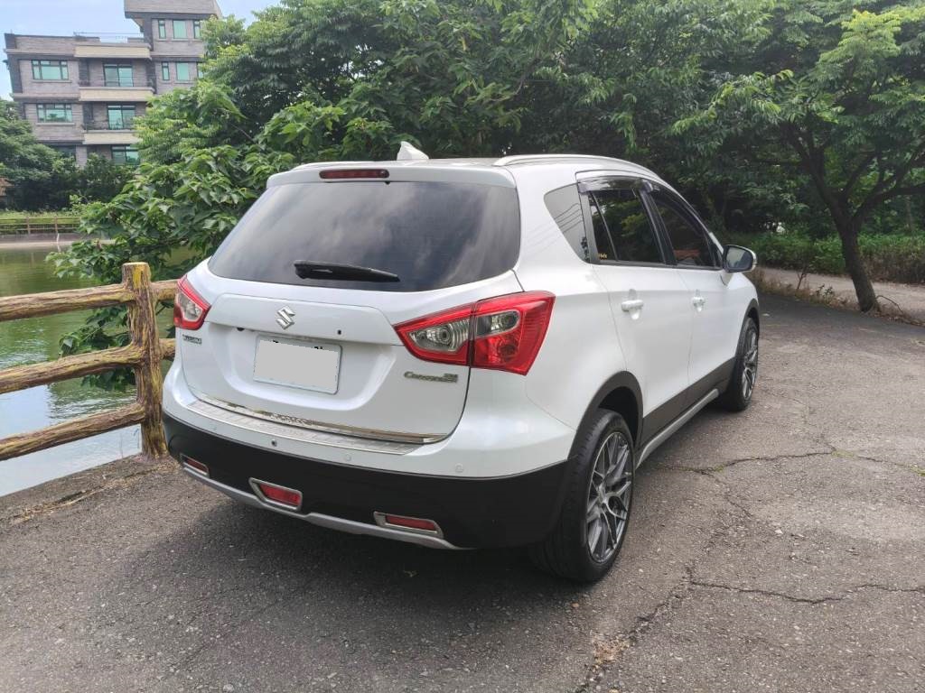 SX4 Crossover 5門掀背 1.6 GLX 手自排快撥 全景天窗 恆溫 定速 I-KEY 導航 7顆氣囊 一手車 跑14萬多 無待修 保證無泡水 無重大事故【意 洽 :0958-681555 Line 同電話，呂先生，歡迎聯絡賞車  第4張相片