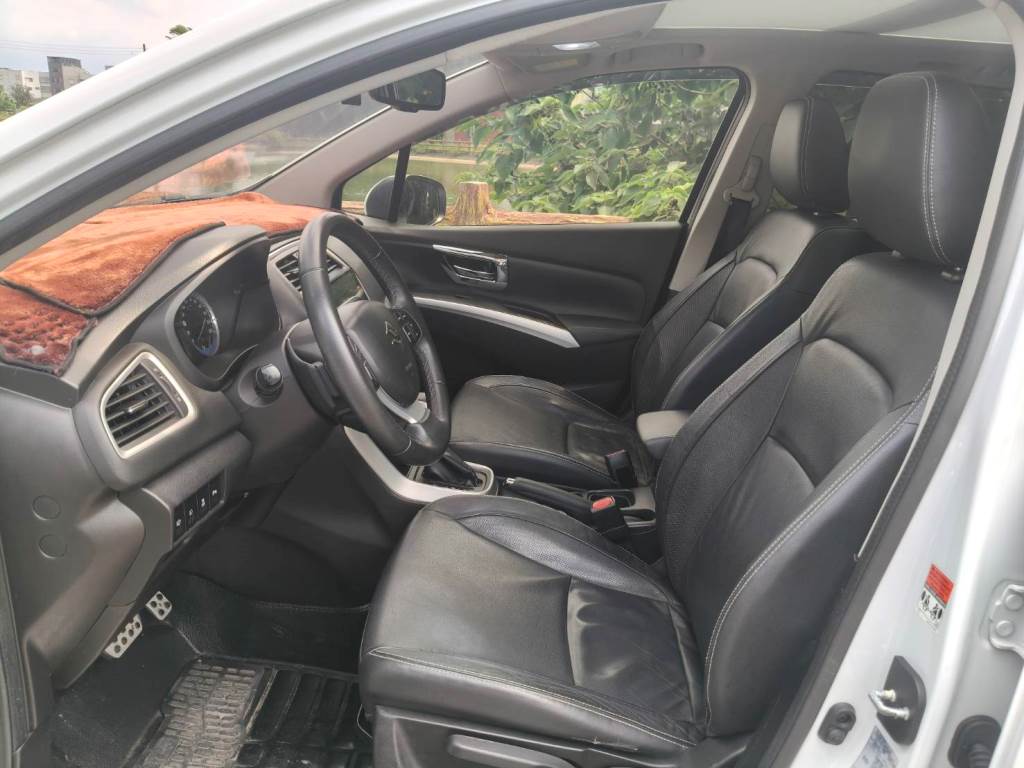 SX4 Crossover 5門掀背 1.6 GLX 手自排快撥 全景天窗 恆溫 定速 I-KEY 導航 7顆氣囊 一手車 跑14萬多 無待修 保證無泡水 無重大事故【意 洽 :0958-681555 Line 同電話，呂先生，歡迎聯絡賞車  第5張相片