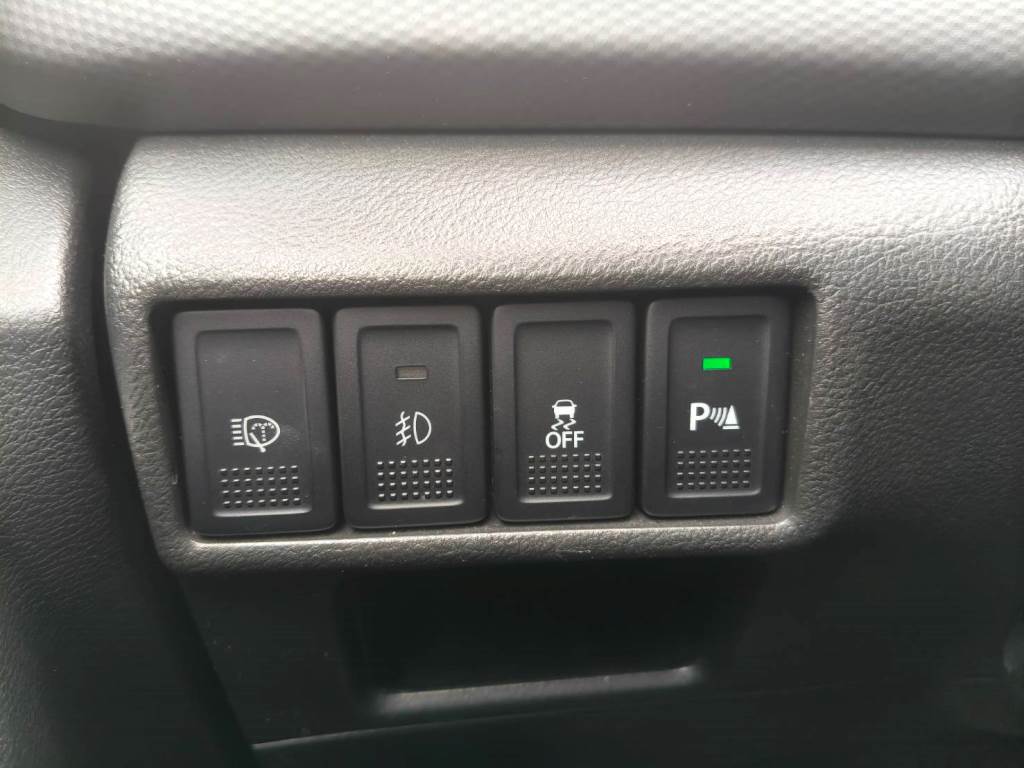 SX4 Crossover 5門掀背 1.6 GLX 手自排快撥 全景天窗 恆溫 定速 I-KEY 導航 7顆氣囊 一手車 跑14萬多 無待修 保證無泡水 無重大事故【意 洽 :0958-681555 Line 同電話，呂先生，歡迎聯絡賞車  第9張相片