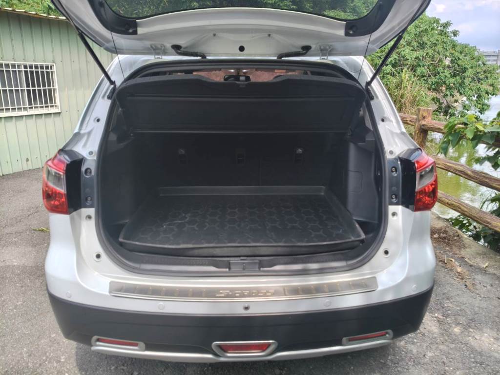 SX4 Crossover 5門掀背 1.6 GLX 手自排快撥 全景天窗 恆溫 定速 I-KEY 導航 7顆氣囊 一手車 跑14萬多 無待修 保證無泡水 無重大事故【意 洽 :0958-681555 Line 同電話，呂先生，歡迎聯絡賞車  第13張相片