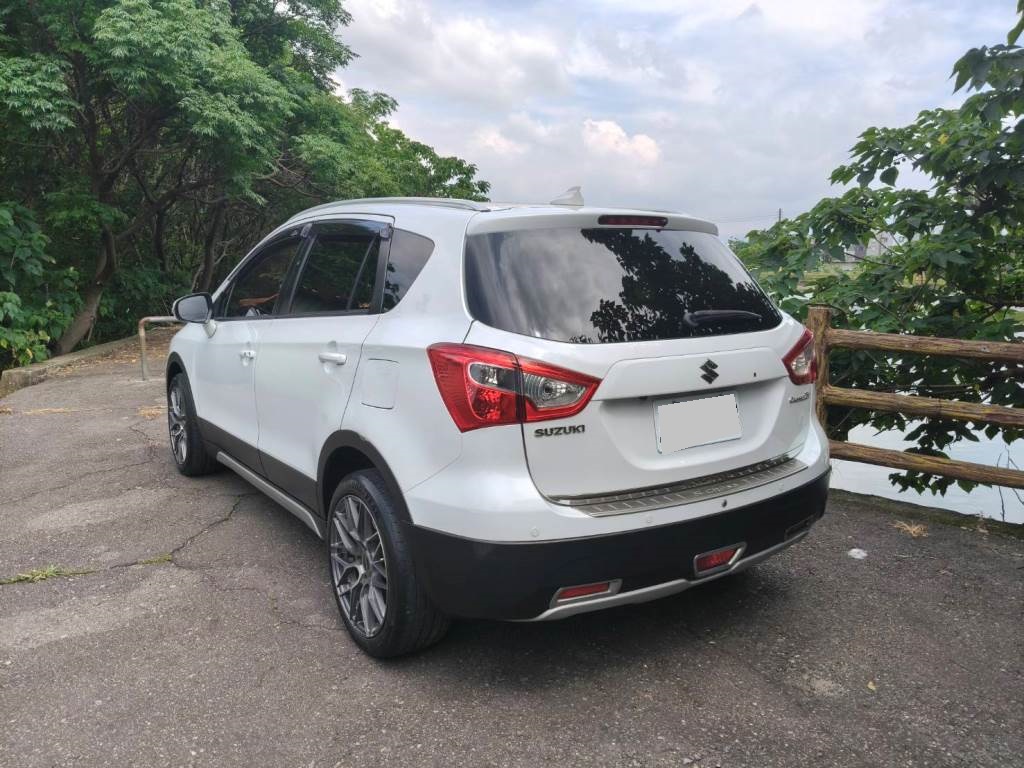SX4 Crossover 5門掀背 1.6 GLX 手自排快撥 全景天窗 恆溫 定速 I-KEY 導航 7顆氣囊 一手車 跑14萬多 無待修 保證無泡水 無重大事故【意 洽 :0958-681555 Line 同電話，呂先生，歡迎聯絡賞車  第17張相片