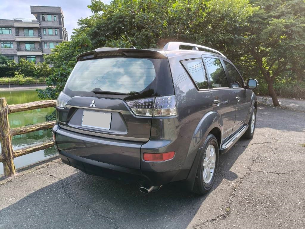2.4 豪華型 手自排快撥 天窗 I-KEY 定速 導航 一手車 跑15萬 無待修 保證無泡水 無重大事故 車況優【意洽 : 0958-681555 Line 同電話，呂先生，歡迎聯絡賞車，謝謝!】  第4張相片