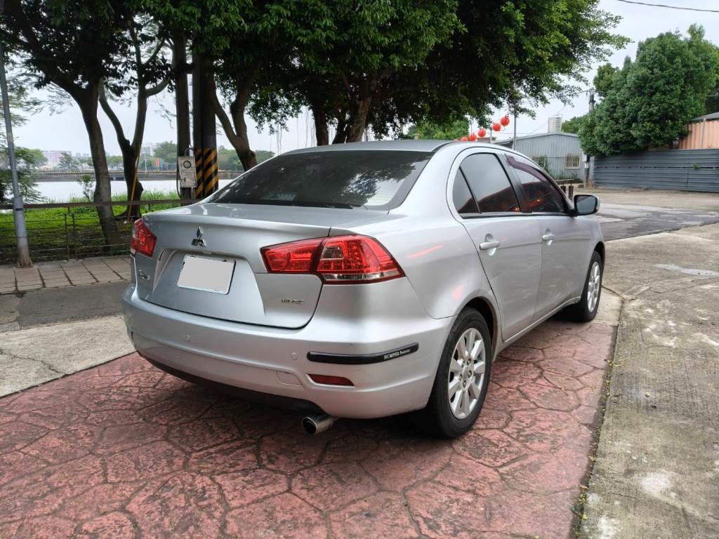 FORTIS 佛提斯 1.8 雅緻型 手自排 恆溫 定速 一手車 可全貸 無待修 保證無泡水 無重大事故 車況優【意洽 : 0958-681555 Line 同電話，呂先生，歡迎聯絡賞車，謝謝!】  第2張相片