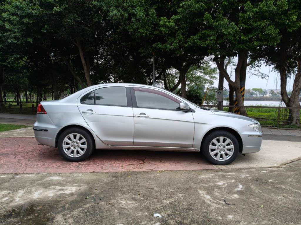 FORTIS 佛提斯 1.8 雅緻型 手自排 恆溫 定速 一手車 可全貸 無待修 保證無泡水 無重大事故 車況優【意洽 : 0958-681555 Line 同電話，呂先生，歡迎聯絡賞車，謝謝!】  第4張相片