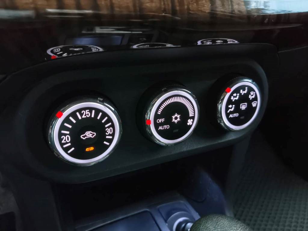 FORTIS 佛提斯 1.8 雅緻型 手自排 恆溫 定速 一手車 可全貸 無待修 保證無泡水 無重大事故 車況優【意洽 : 0958-681555 Line 同電話，呂先生，歡迎聯絡賞車，謝謝!】  第6張相片