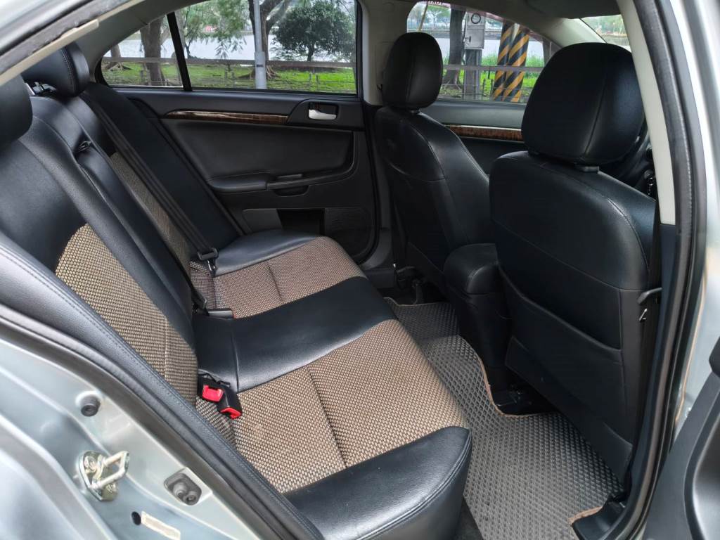 FORTIS 佛提斯 1.8 雅緻型 手自排 恆溫 定速 一手車 可全貸 無待修 保證無泡水 無重大事故 車況優【意洽 : 0958-681555 Line 同電話，呂先生，歡迎聯絡賞車，謝謝!】  第11張相片