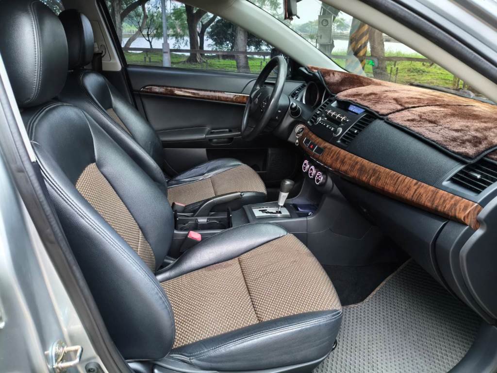 FORTIS 佛提斯 1.8 雅緻型 手自排 恆溫 定速 一手車 可全貸 無待修 保證無泡水 無重大事故 車況優【意洽 : 0958-681555 Line 同電話，呂先生，歡迎聯絡賞車，謝謝!】  第12張相片