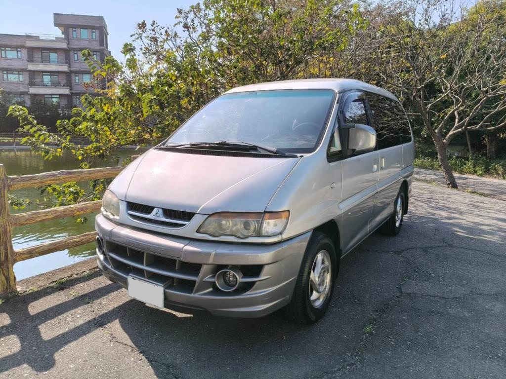 7人座 頂級型 高頂 短軸 自排 天窗 電動吸門 後座出風口 一手車 無待修 保證無泡水 無重大事故 車況優【意洽 : 0958-681555 Line 同電話，呂先生，歡迎聯絡賞車，謝謝!】  第1張相片