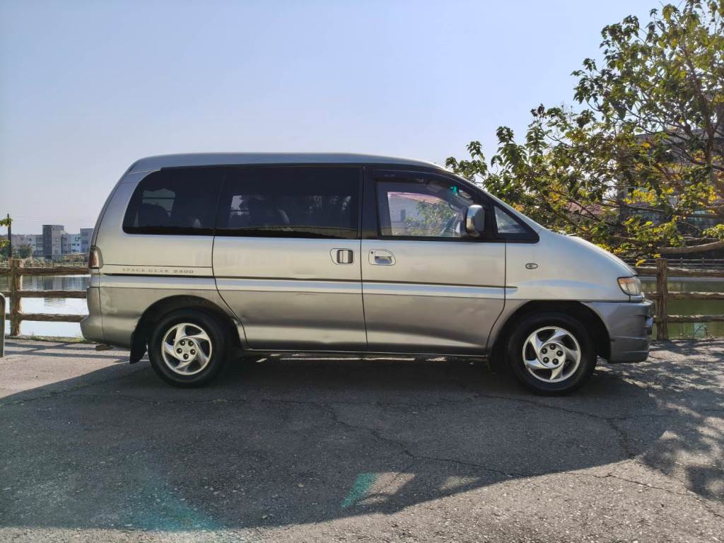 7人座 頂級型 高頂 短軸 自排 天窗 電動吸門 後座出風口 一手車 無待修 保證無泡水 無重大事故 車況優【意洽 : 0958-681555 Line 同電話，呂先生，歡迎聯絡賞車，謝謝!】  第2張相片