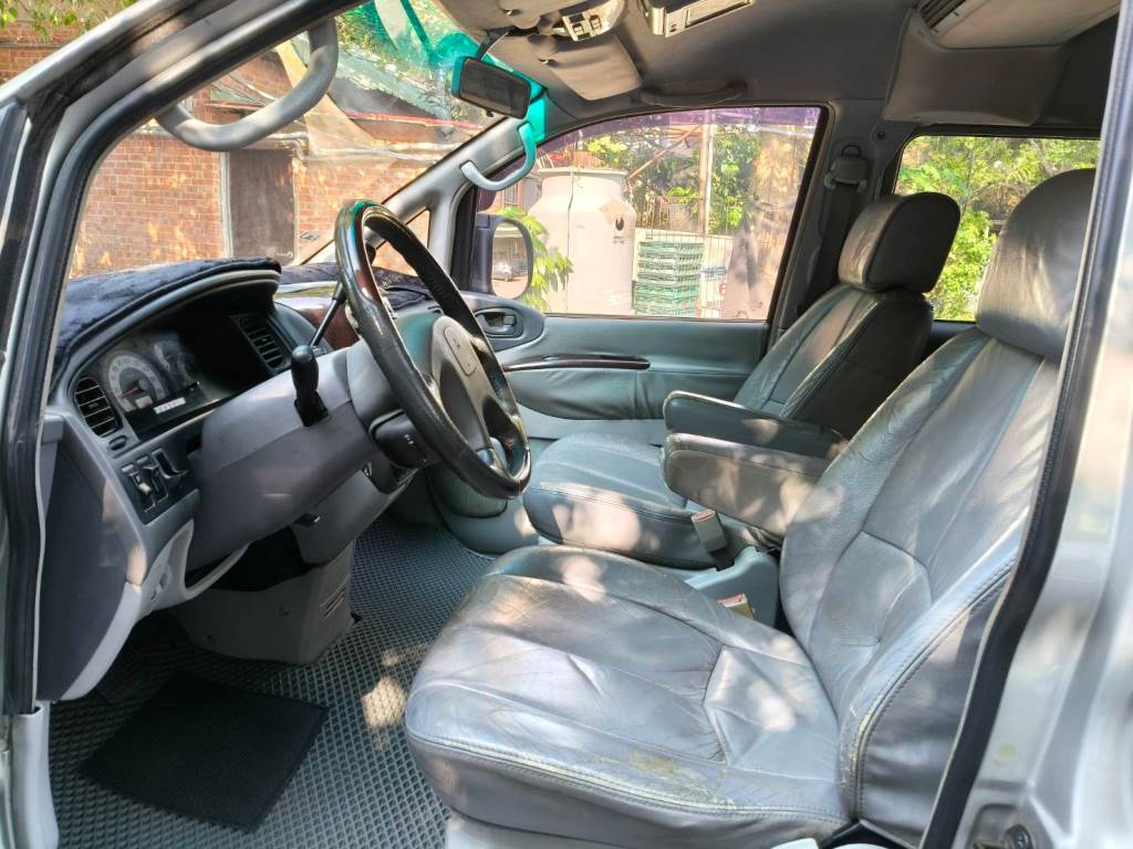 7人座 頂級型 高頂 短軸 自排 天窗 電動吸門 後座出風口 一手車 無待修 保證無泡水 無重大事故 車況優【意洽 : 0958-681555 Line 同電話，呂先生，歡迎聯絡賞車，謝謝!】  第3張相片