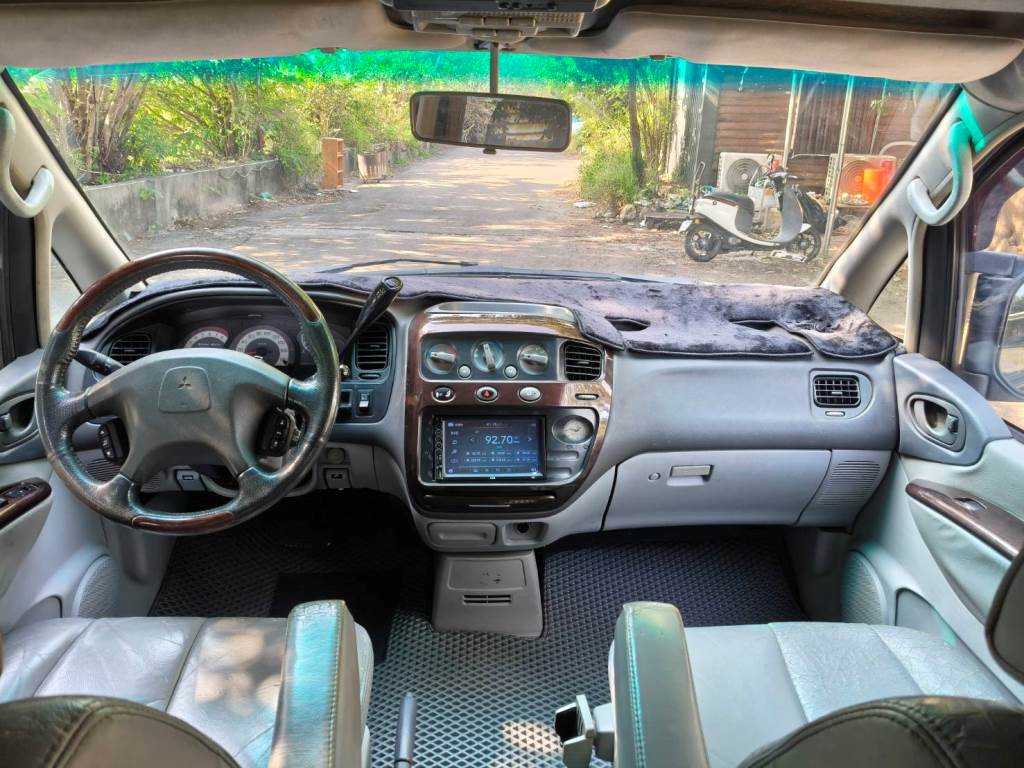 7人座 頂級型 高頂 短軸 自排 天窗 電動吸門 後座出風口 一手車 無待修 保證無泡水 無重大事故 車況優【意洽 : 0958-681555 Line 同電話，呂先生，歡迎聯絡賞車，謝謝!】  第7張相片