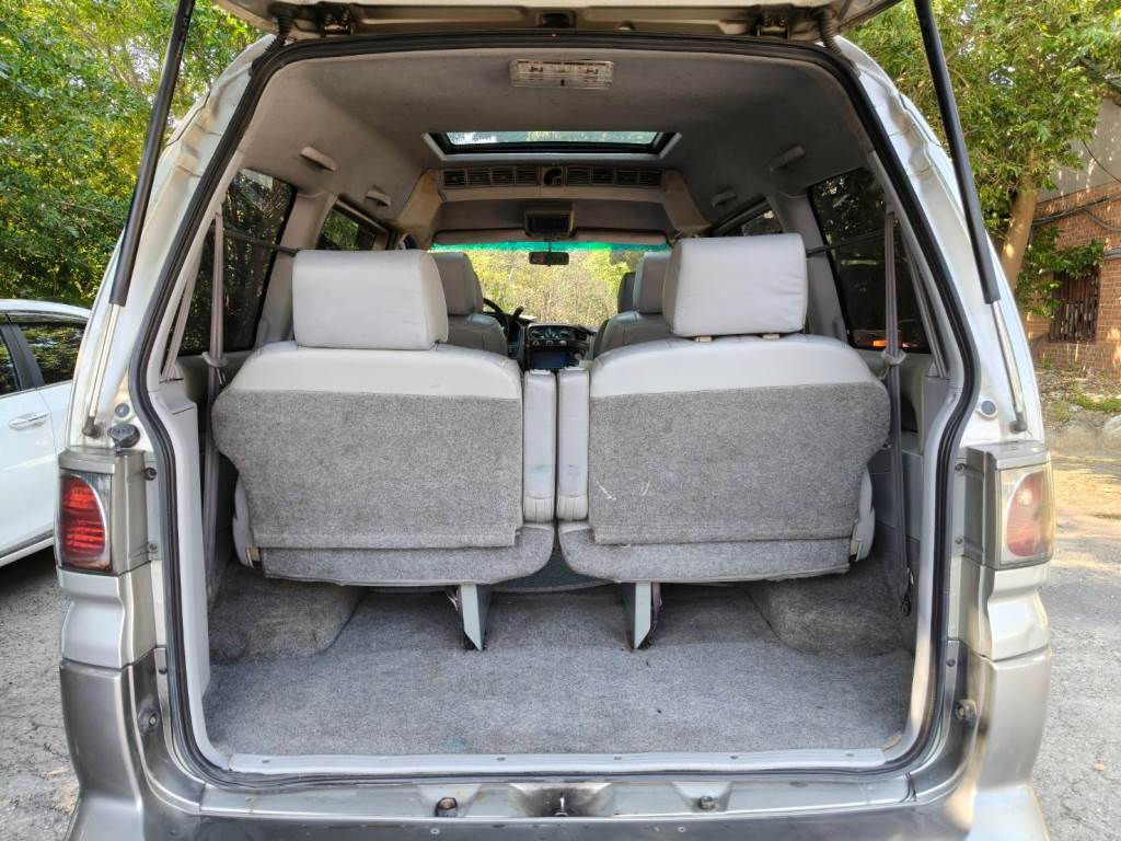 7人座 頂級型 高頂 短軸 自排 天窗 電動吸門 後座出風口 一手車 無待修 保證無泡水 無重大事故 車況優【意洽 : 0958-681555 Line 同電話，呂先生，歡迎聯絡賞車，謝謝!】  第8張相片