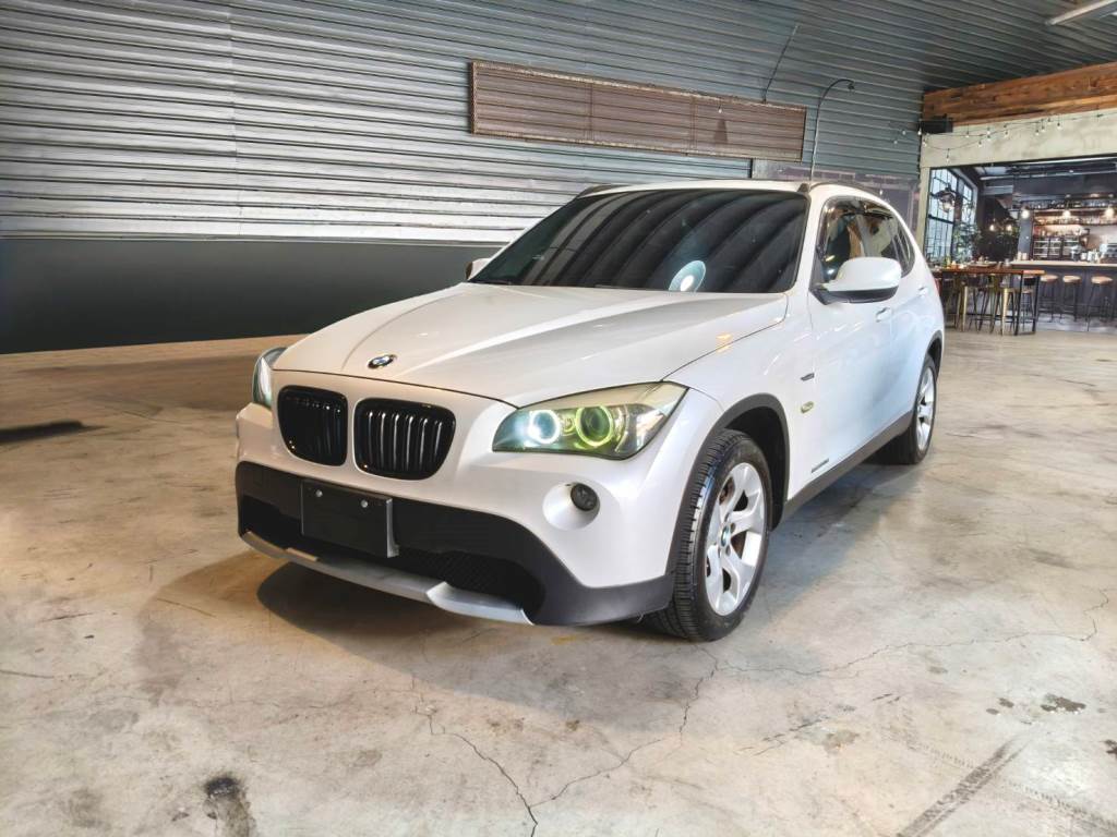 2.0 SDRIVE 20d 渦輪增壓 手自排 雙區恆溫 導航 全景天窗 倒車影像 一手車 原鈑件 認證車 保證無泡水 無重大事故 車況優【意 洽 :0958-681555 Line 同電話，呂先生，歡迎聯絡賞車，謝謝!】  第1張相片