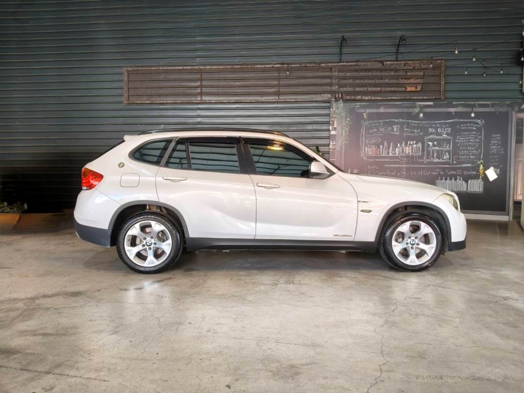 2.0 SDRIVE 20d 渦輪增壓 手自排 雙區恆溫 導航 全景天窗 倒車影像 一手車 原鈑件 認證車 保證無泡水 無重大事故 車況優【意 洽 :0958-681555 Line 同電話，呂先生，歡迎聯絡賞車，謝謝!】  第2張相片