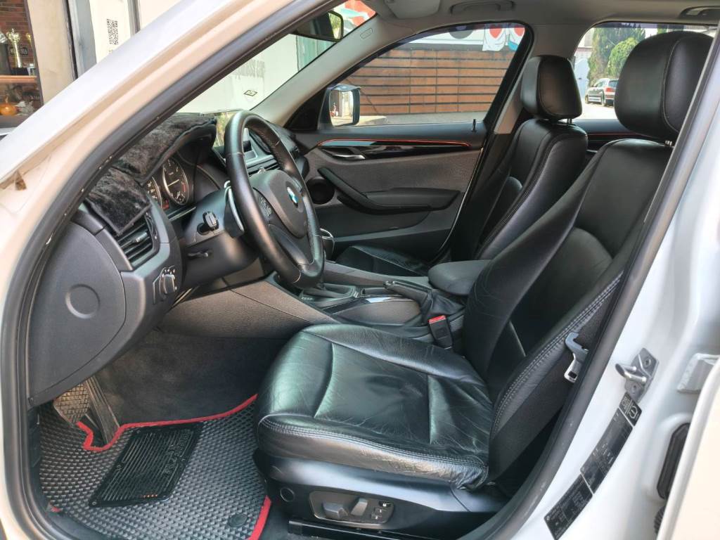 2.0 SDRIVE 20d 渦輪增壓 手自排 雙區恆溫 導航 全景天窗 倒車影像 一手車 原鈑件 認證車 保證無泡水 無重大事故 車況優【意 洽 :0958-681555 Line 同電話，呂先生，歡迎聯絡賞車，謝謝!】  第3張相片