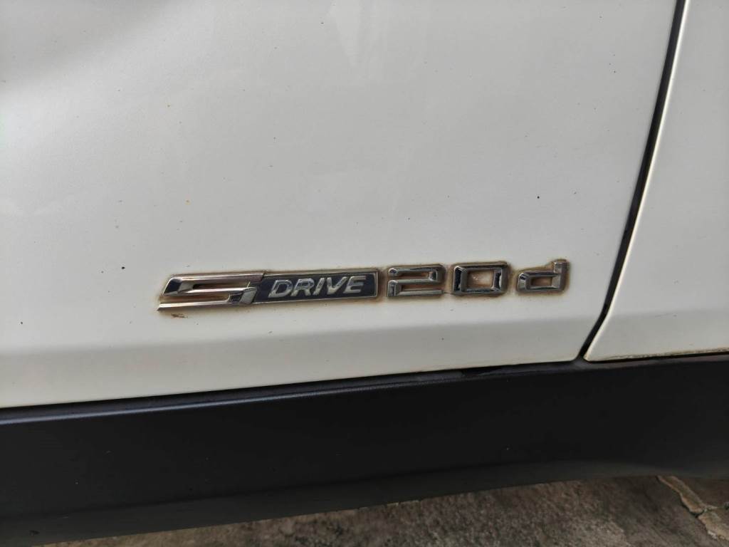 2.0 SDRIVE 20d 渦輪增壓 手自排 雙區恆溫 導航 全景天窗 倒車影像 一手車 原鈑件 認證車 保證無泡水 無重大事故 車況優【意 洽 :0958-681555 Line 同電話，呂先生，歡迎聯絡賞車，謝謝!】  第6張相片