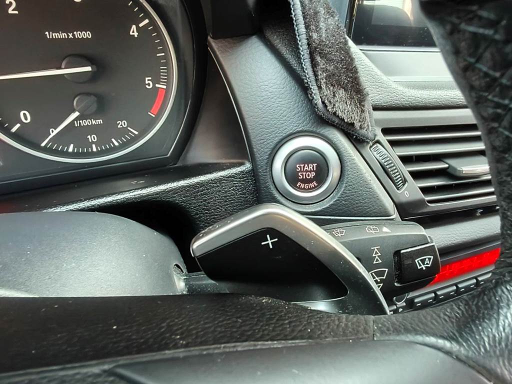 2.0 SDRIVE 20d 渦輪增壓 手自排 雙區恆溫 導航 全景天窗 倒車影像 一手車 原鈑件 認證車 保證無泡水 無重大事故 車況優【意 洽 :0958-681555 Line 同電話，呂先生，歡迎聯絡賞車，謝謝!】  第9張相片