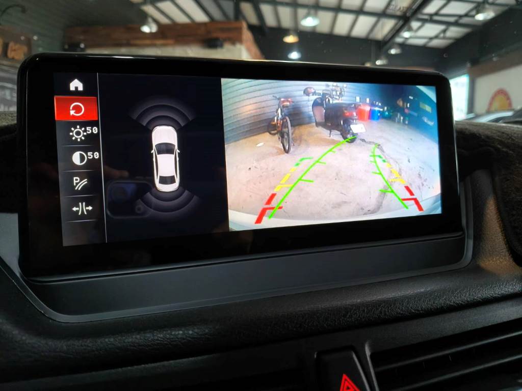 2.0 SDRIVE 20d 渦輪增壓 手自排 雙區恆溫 導航 全景天窗 倒車影像 一手車 原鈑件 認證車 保證無泡水 無重大事故 車況優【意 洽 :0958-681555 Line 同電話，呂先生，歡迎聯絡賞車，謝謝!】  第10張相片