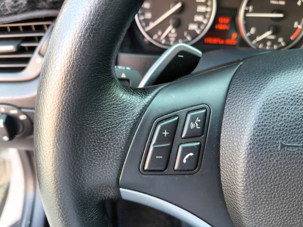 2.0 SDRIVE 20d 渦輪增壓 手自排 雙區恆溫 導航 全景天窗 倒車影像 一手車 原鈑件 認證車 保證無泡水 無重大事故 車況優【意 洽 :0958-681555 Line 同電話，呂先生，歡迎聯絡賞車，謝謝!】  第13張相片