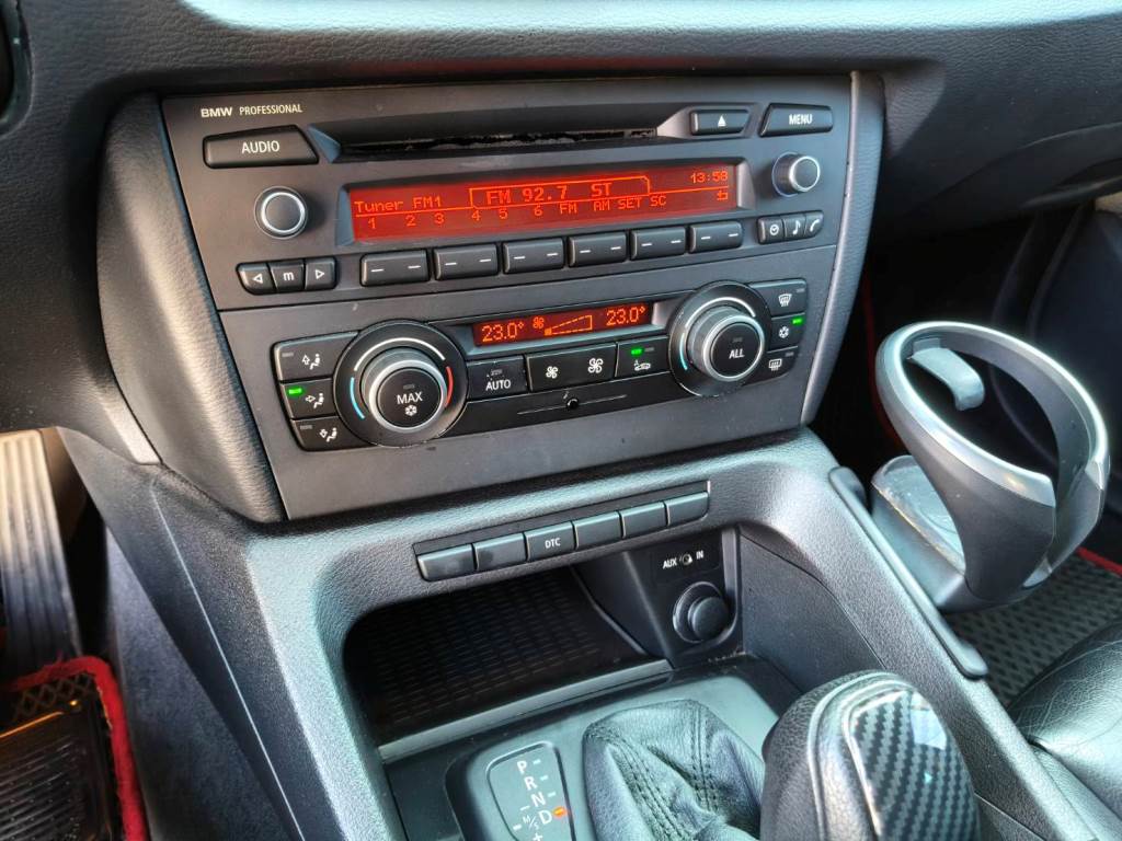 2.0 SDRIVE 20d 渦輪增壓 手自排 雙區恆溫 導航 全景天窗 倒車影像 一手車 原鈑件 認證車 保證無泡水 無重大事故 車況優【意 洽 :0958-681555 Line 同電話，呂先生，歡迎聯絡賞車，謝謝!】  第14張相片