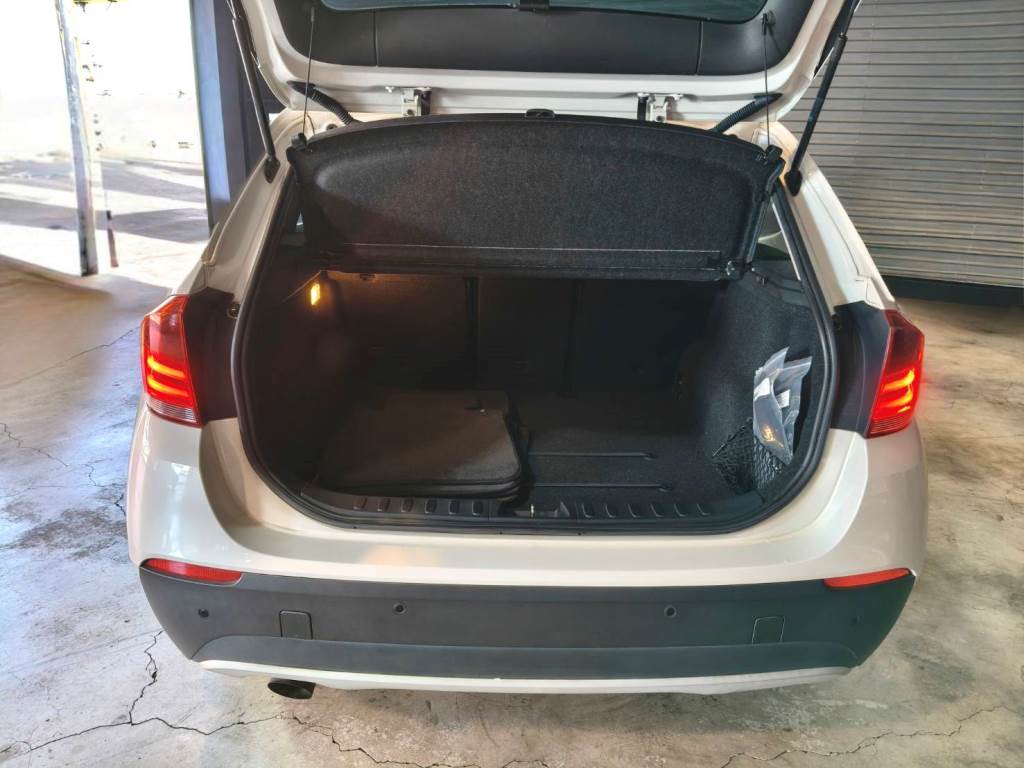 2.0 SDRIVE 20d 渦輪增壓 手自排 雙區恆溫 導航 全景天窗 倒車影像 一手車 原鈑件 認證車 保證無泡水 無重大事故 車況優【意 洽 :0958-681555 Line 同電話，呂先生，歡迎聯絡賞車，謝謝!】  第19張相片