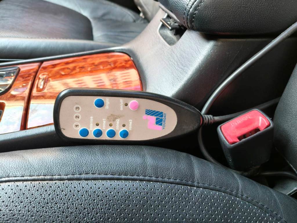 2.0G 自排 恆溫 天窗 電動椅 按摩椅 空氣濾清器 一手車 跑23萬 無待修 保證無泡水 無重大事故 車況優【意洽 : 0958-681555 Line 同電話，呂先生，歡迎聯絡】  第8張相片