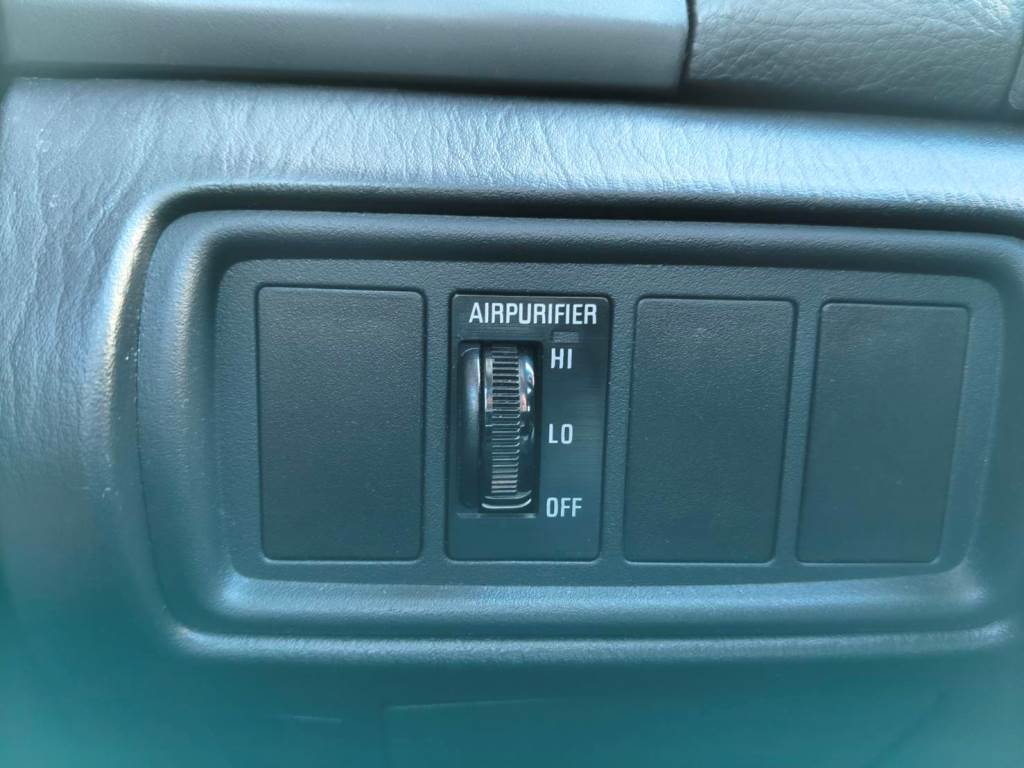 2.0G 自排 恆溫 天窗 電動椅 按摩椅 空氣濾清器 一手車 跑23萬 無待修 保證無泡水 無重大事故 車況優【意洽 : 0958-681555 Line 同電話，呂先生，歡迎聯絡】  第9張相片