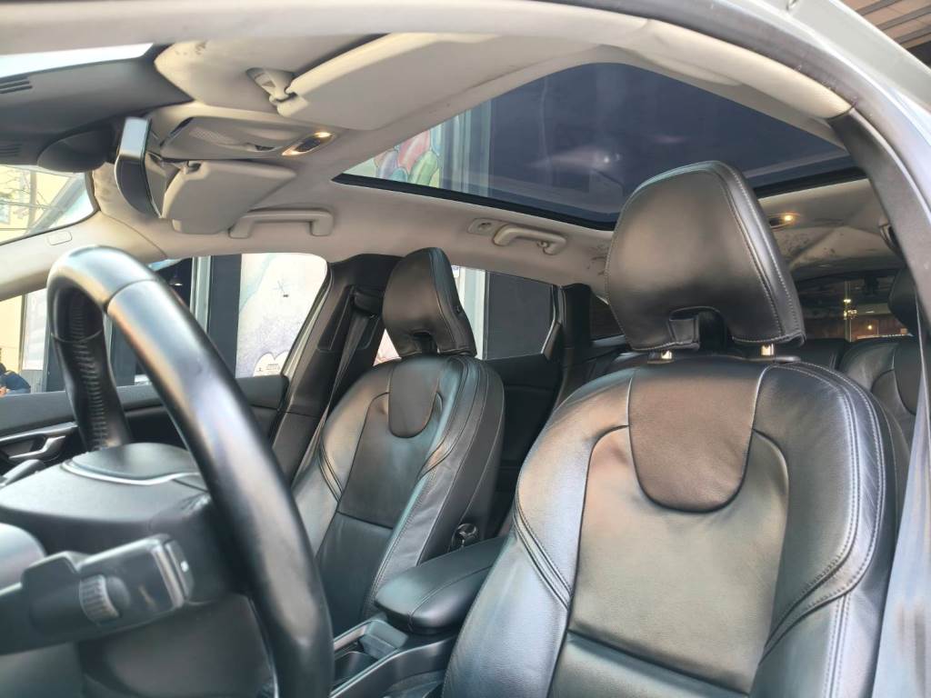 V40 轎旅車 1.6 T4 旗艦型 渦輪增壓 導航 ACC 全景天窗 倒車影像 自動停車系統 盲點偵測 【意 洽 :0958-681555 Line 同電話，呂先生，歡迎聯絡賞車，謝謝!】  第6張相片