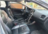 V40 轎旅車 1.6 T4 旗艦型 渦輪增壓 導航 ACC 全景天窗 倒車影像 自動停車系統 盲點偵測 【意 洽 :0958-681555 Line 同電話，呂先生，歡迎聯絡賞車，謝謝!】  第17張縮圖