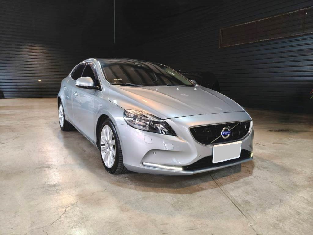 V40 轎旅車 1.6 T4 旗艦型 渦輪增壓 導航 ACC 全景天窗 倒車影像 自動停車系統 盲點偵測 【意 洽 :0958-681555 Line 同電話，呂先生，歡迎聯絡賞車，謝謝!】  第18張相片