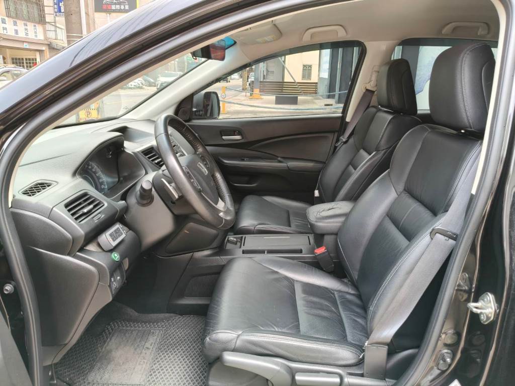 CR-V 第四代 休旅車 2.4 VTi 手自排快撥 恆溫 定速  一手車 跑10萬 認證車 可全額貸 原鈑件 無待修 保證無泡水 無重大事故 車況優【意 洽 :0958-681555 Line 同電話，呂先生，歡迎聯絡賞車，謝謝!】  第3張相片