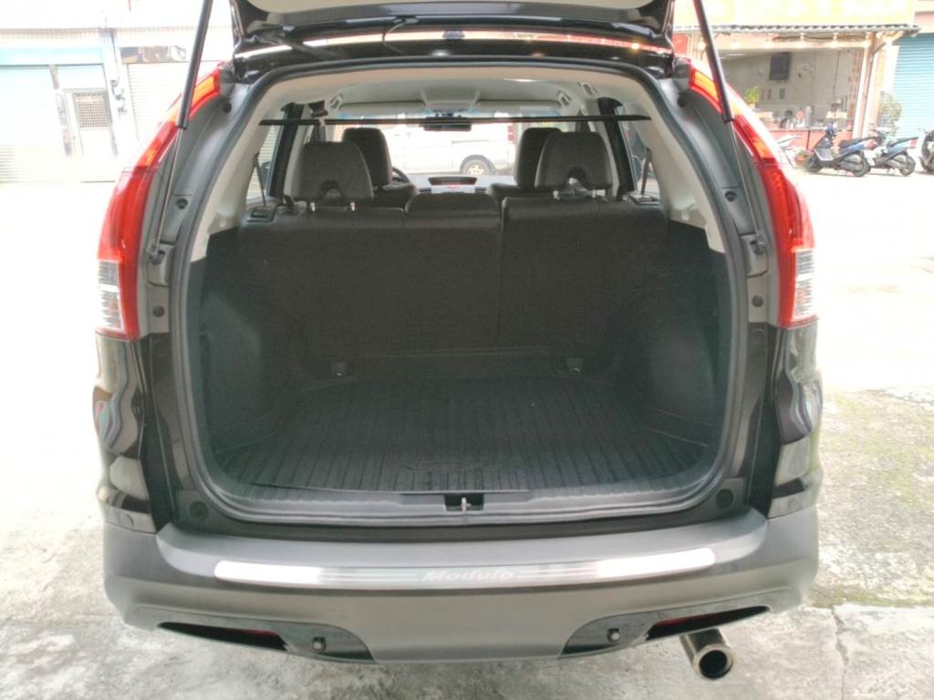 CR-V 第四代 休旅車 2.4 VTi 手自排快撥 恆溫 定速  一手車 跑10萬 認證車 可全額貸 原鈑件 無待修 保證無泡水 無重大事故 車況優【意 洽 :0958-681555 Line 同電話，呂先生，歡迎聯絡賞車，謝謝!】  第17張相片