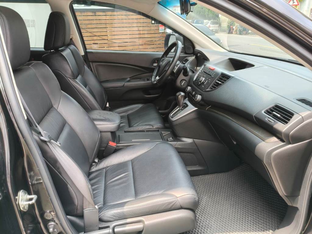 CR-V 第四代 休旅車 2.4 VTi 手自排快撥 恆溫 定速  一手車 跑10萬 認證車 可全額貸 原鈑件 無待修 保證無泡水 無重大事故 車況優【意 洽 :0958-681555 Line 同電話，呂先生，歡迎聯絡賞車，謝謝!】  第19張相片