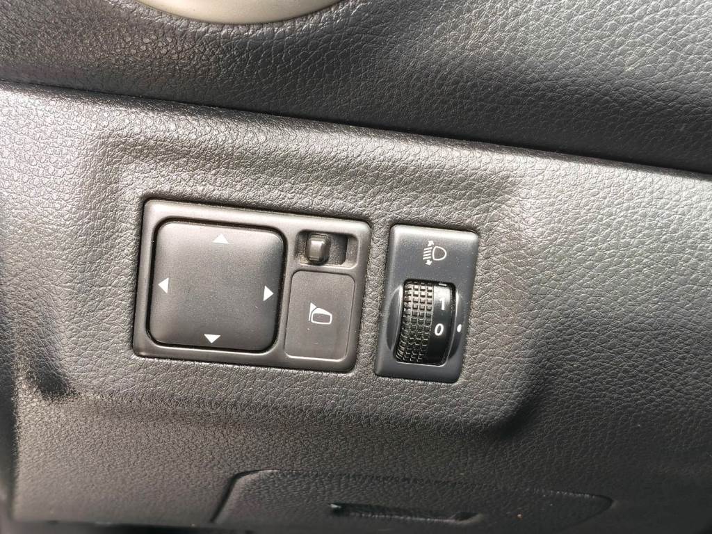 1.6 豪華版 自排 恆溫 導航 倒車影像 車頂行李架  一手車 跑15萬 無待修 保證無泡水 無重大事故 車況優【意洽 : 0958-681555 Line 同電話，呂先生，歡迎聯絡】  第8張相片