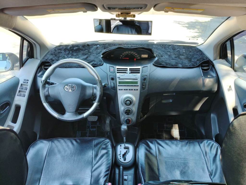 2007年式 YARIS 一手車 保證無泡水 無重大事故 車況佳【意 洽 :0958-681555 Line 同電話，呂先生，歡迎聯絡賞車，謝謝!】  第5張相片