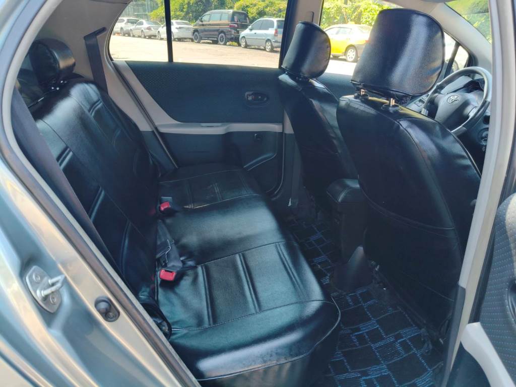2007年式 YARIS 一手車 保證無泡水 無重大事故 車況佳【意 洽 :0958-681555 Line 同電話，呂先生，歡迎聯絡賞車，謝謝!】  第8張相片
