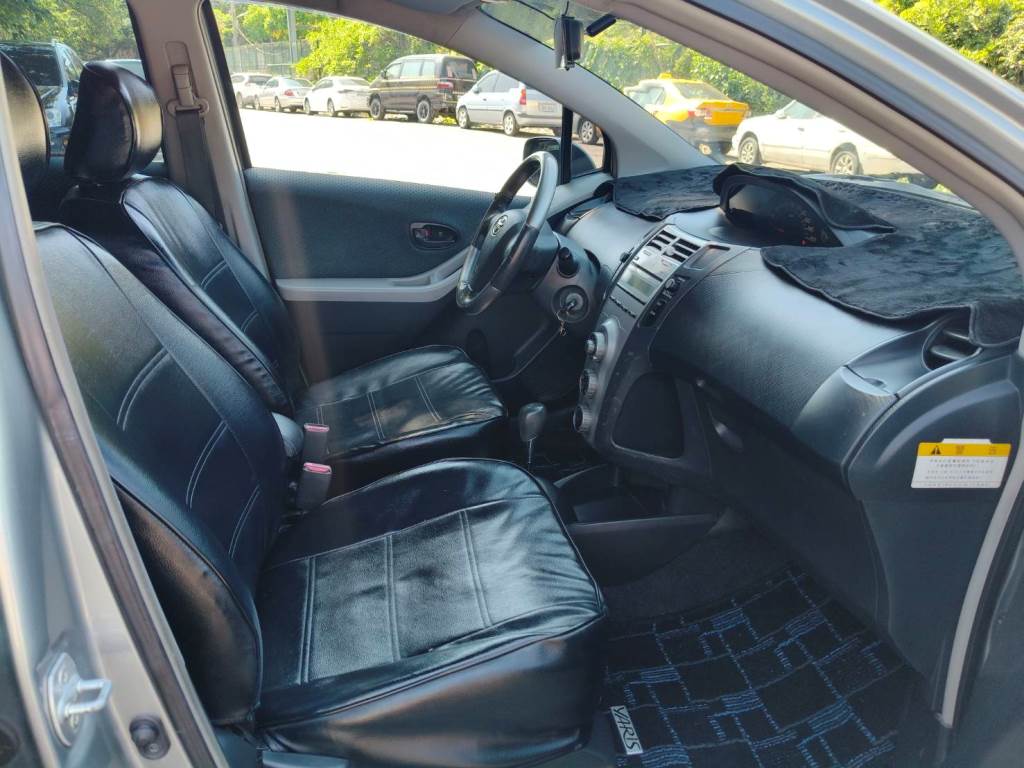 2007年式 YARIS 一手車 保證無泡水 無重大事故 車況佳【意 洽 :0958-681555 Line 同電話，呂先生，歡迎聯絡賞車，謝謝!】  第9張相片
