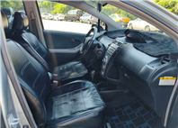 2007年式 YARIS 一手車 保證無泡水 無重大事故 車況佳【意 洽 :0958-681555 Line 同電話，呂先生，歡迎聯絡賞車，謝謝!】  第9張縮圖