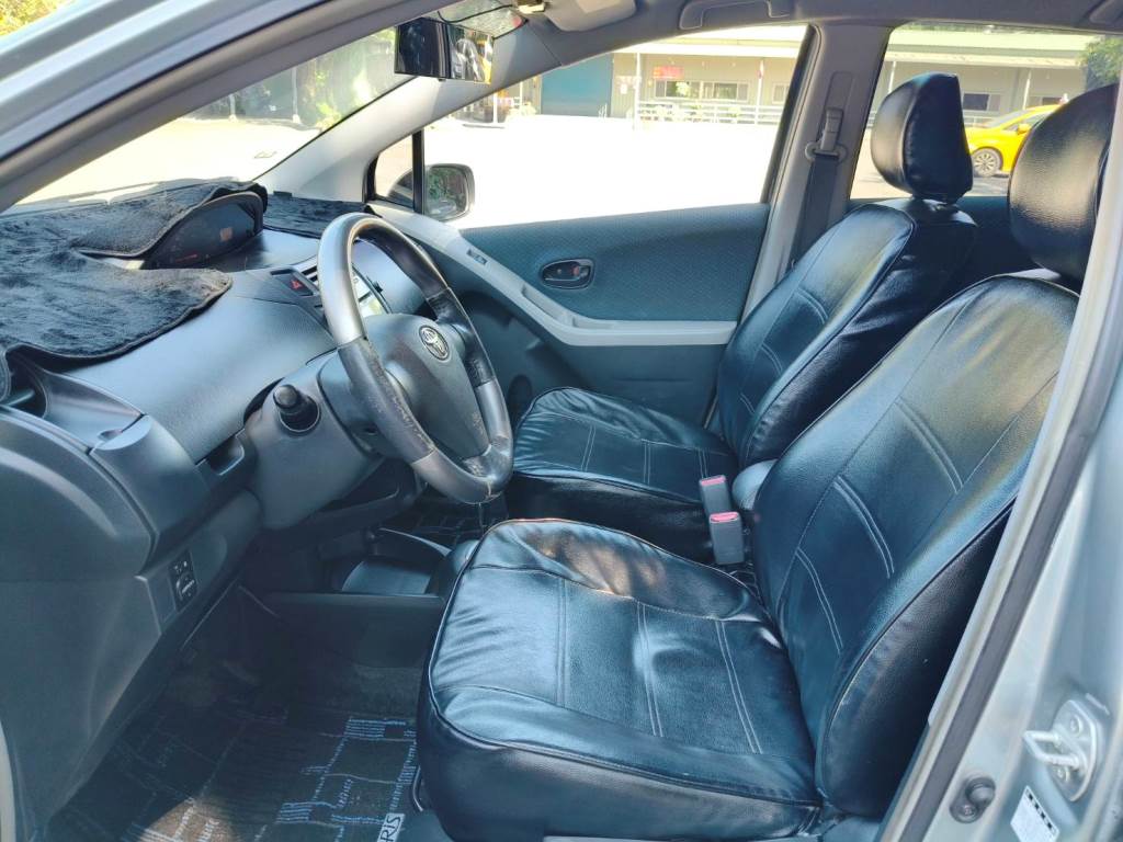 2007年式 YARIS 一手車 保證無泡水 無重大事故 車況佳【意 洽 :0958-681555 Line 同電話，呂先生，歡迎聯絡賞車，謝謝!】  第12張相片