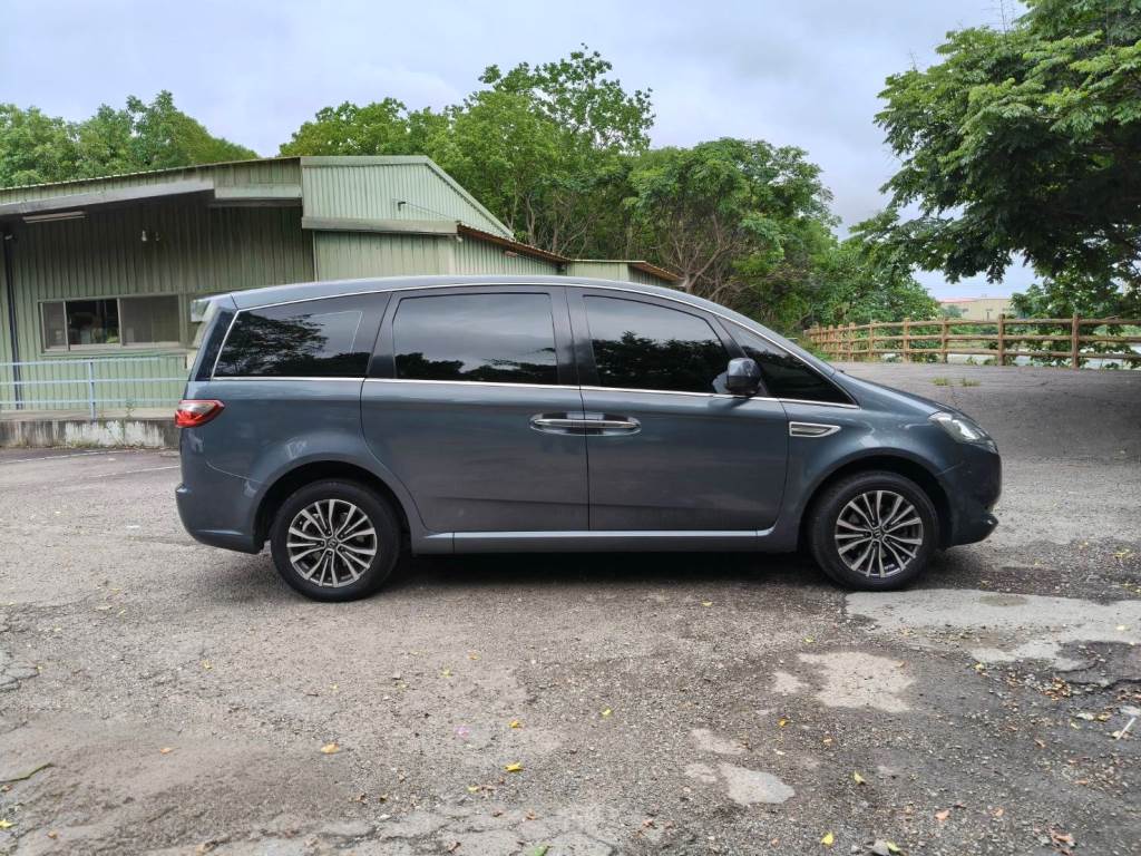 M7 TURBO ECO HYPER 休旅車 2.2渦輪增壓 頂級旗艦型 手自排 天窗 恆溫 定速 電動椅 記憶座椅 360度環景影像 雙電動側滑門 一手車 跑12萬 【意洽 : 0958-681555 Line 同電話，呂先生，歡迎聯絡】  第2張相片