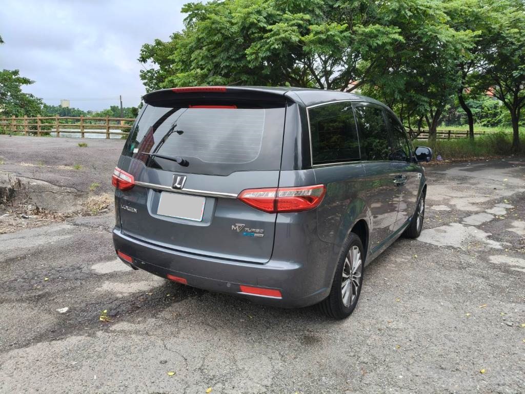  M7 TURBO ECO HYPER 休旅車 2.2渦輪增壓 頂級旗艦型 手自排 天窗 恆溫 定速 電動椅 記憶座椅 360度環景影像 雙電動側滑門 一手車 跑12萬 【意洽 : 0958-681555 Line 同電話，呂先生，歡  第6張相片
